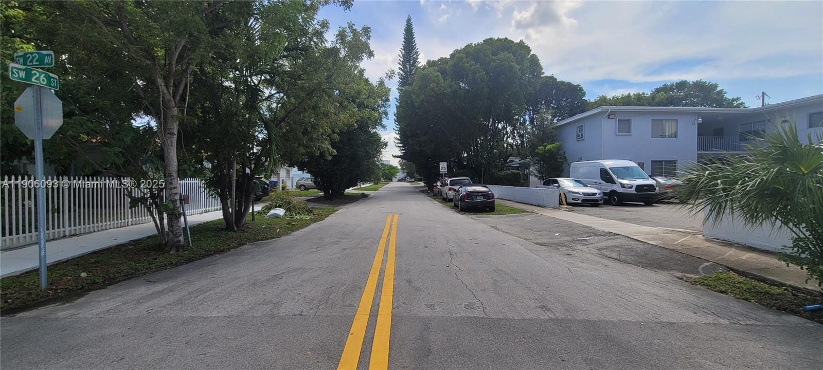 Active With Contract: $1,650 (1 beds, 1 baths, 600 Square Feet)