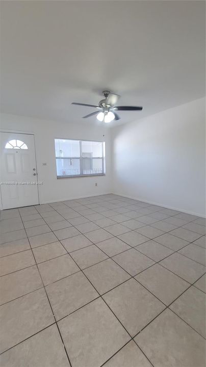 Active With Contract: $1,650 (1 beds, 1 baths, 600 Square Feet)