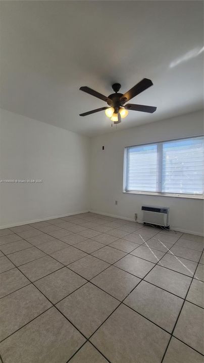 Active With Contract: $1,650 (1 beds, 1 baths, 600 Square Feet)