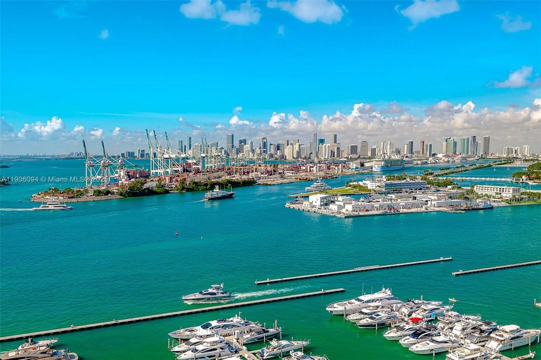 待售: $940,000 (1 贝兹, 1 浴室, 780 平方英尺)