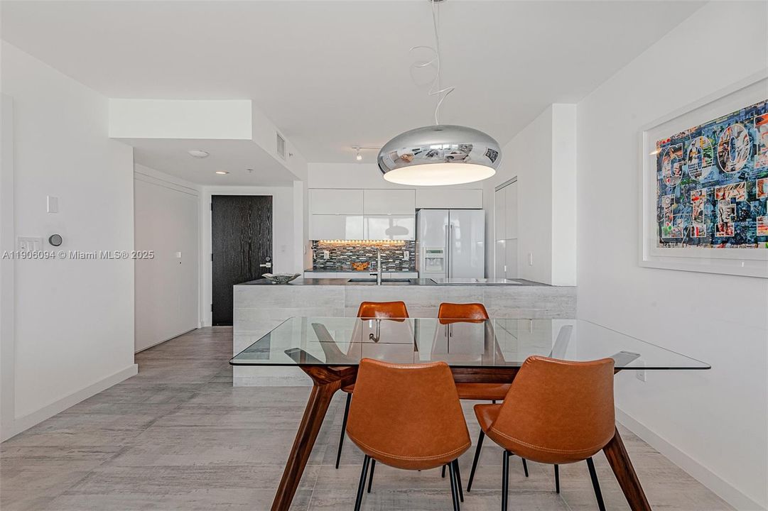 待售: $940,000 (1 贝兹, 1 浴室, 780 平方英尺)