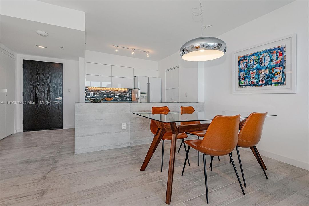 待售: $940,000 (1 贝兹, 1 浴室, 780 平方英尺)