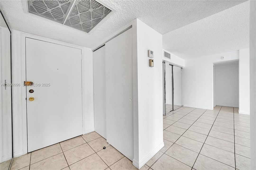 For Sale: $280,000 (2 beds, 2 baths, 1450 Square Feet)