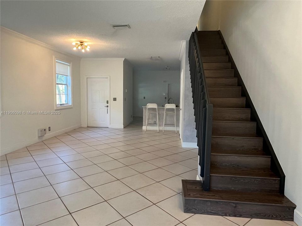 For Rent: $3,600 (4 beds, 2 baths, 1737 Square Feet)