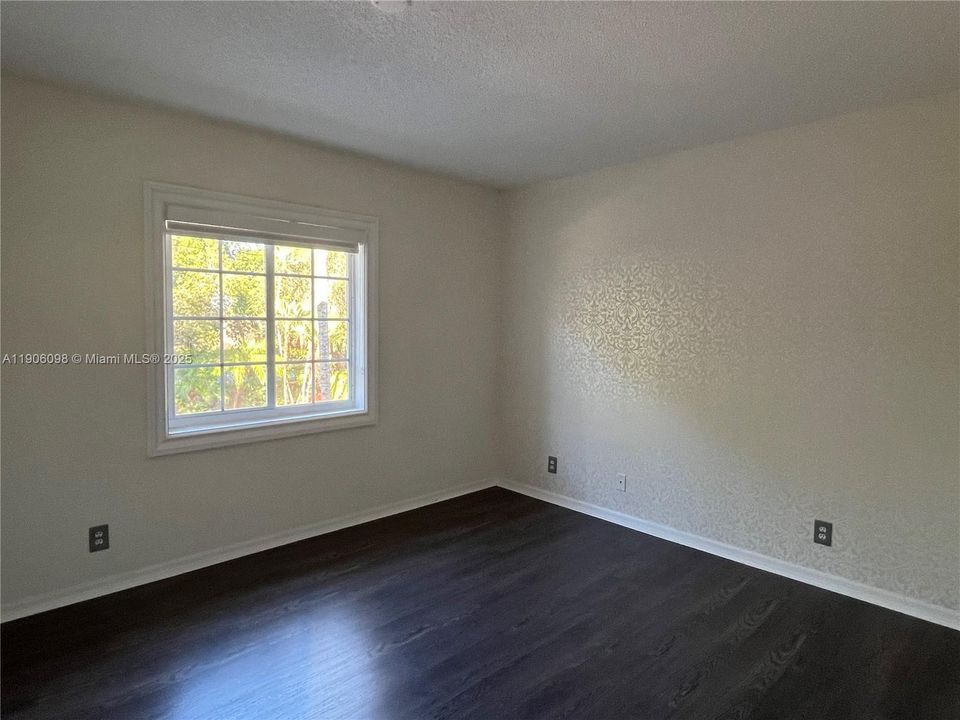 For Rent: $3,600 (4 beds, 2 baths, 1737 Square Feet)