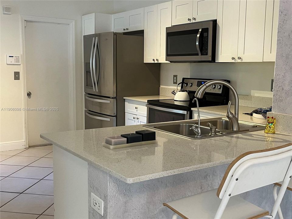 For Rent: $3,600 (4 beds, 2 baths, 1737 Square Feet)