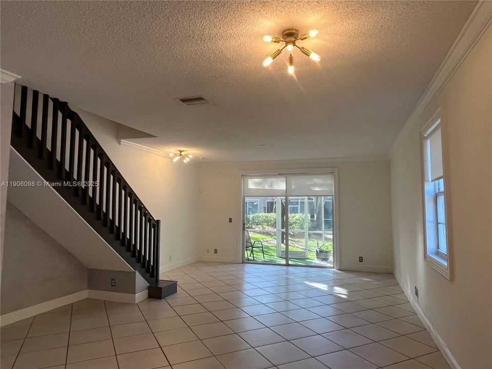 For Rent: $3,600 (4 beds, 2 baths, 1737 Square Feet)