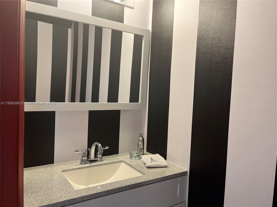 For Rent: $3,600 (4 beds, 2 baths, 1737 Square Feet)