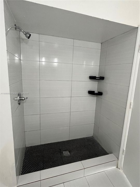 For Rent: $3,600 (4 beds, 2 baths, 1737 Square Feet)