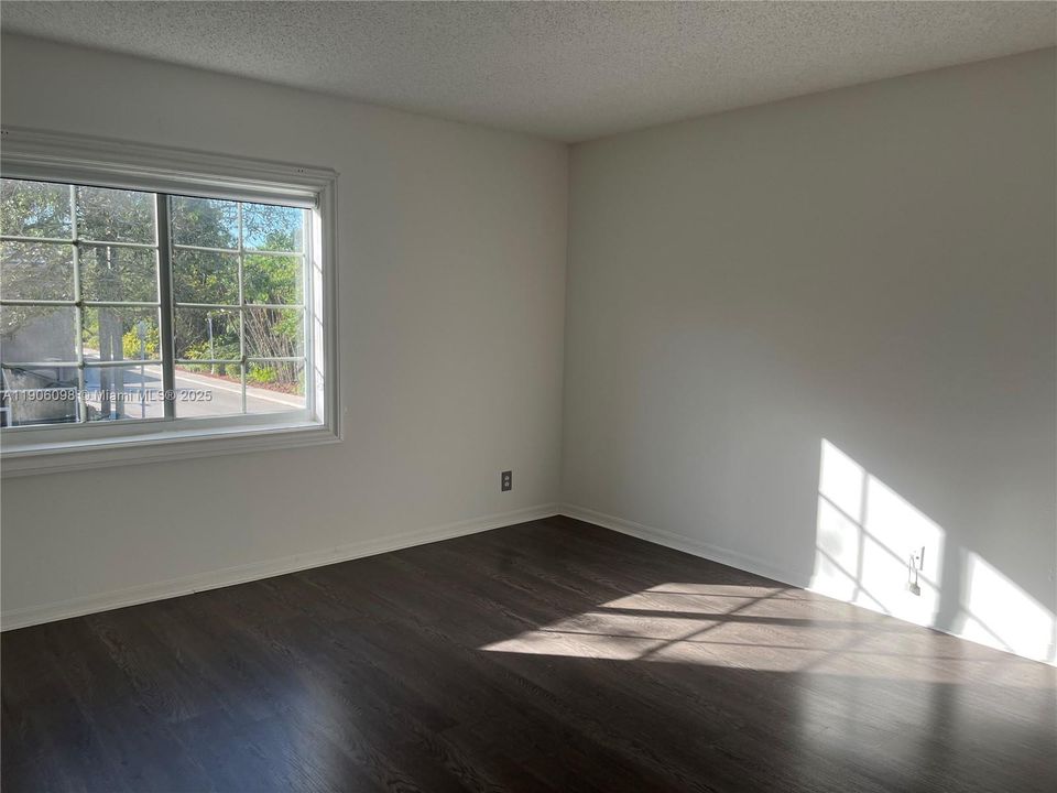 For Rent: $3,600 (4 beds, 2 baths, 1737 Square Feet)