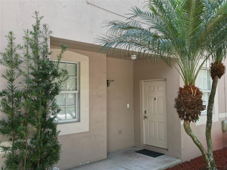 For Rent: $3,600 (4 beds, 2 baths, 1737 Square Feet)