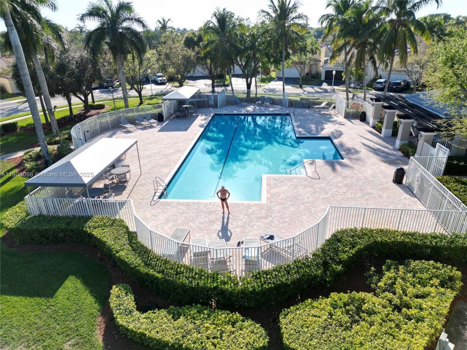 For Rent: $3,600 (4 beds, 2 baths, 1737 Square Feet)