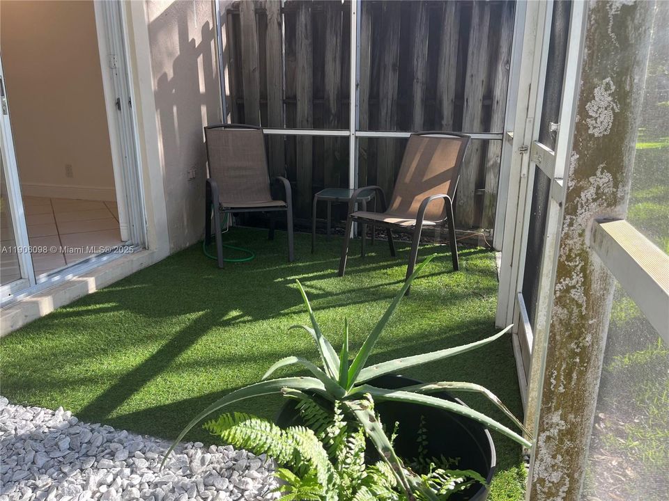 For Rent: $3,600 (4 beds, 2 baths, 1737 Square Feet)