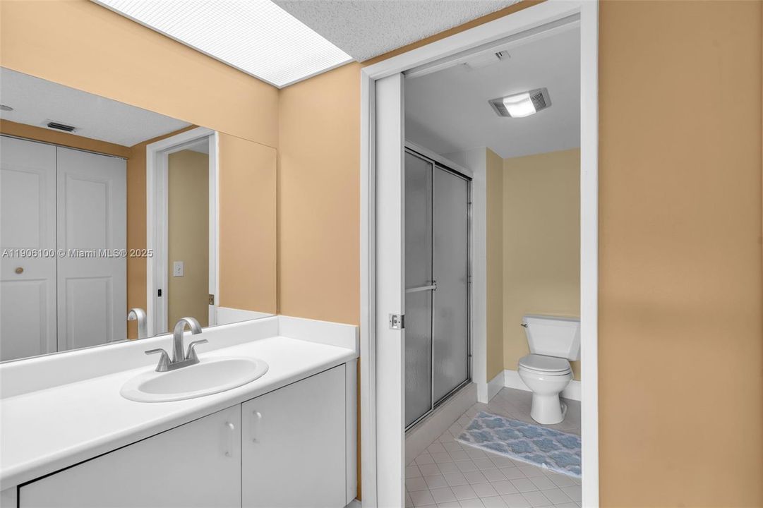 待售: $205,000 (2 贝兹, 2 浴室, 1207 平方英尺)