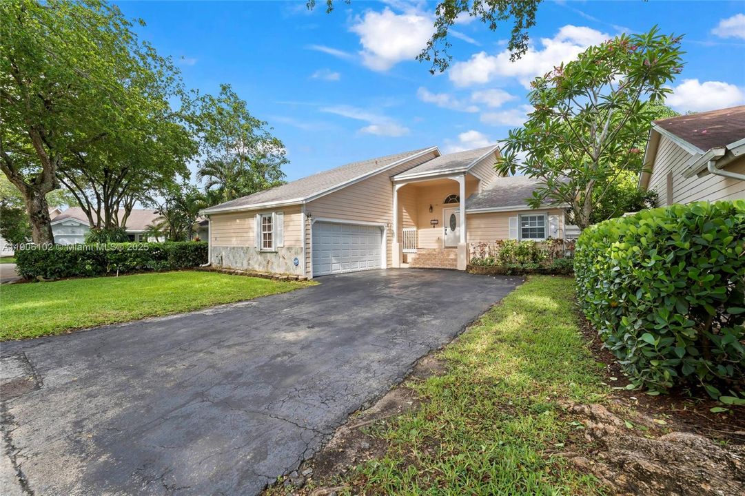 Recently Rented: $3,700 (4 beds, 2 baths, 1799 Square Feet)