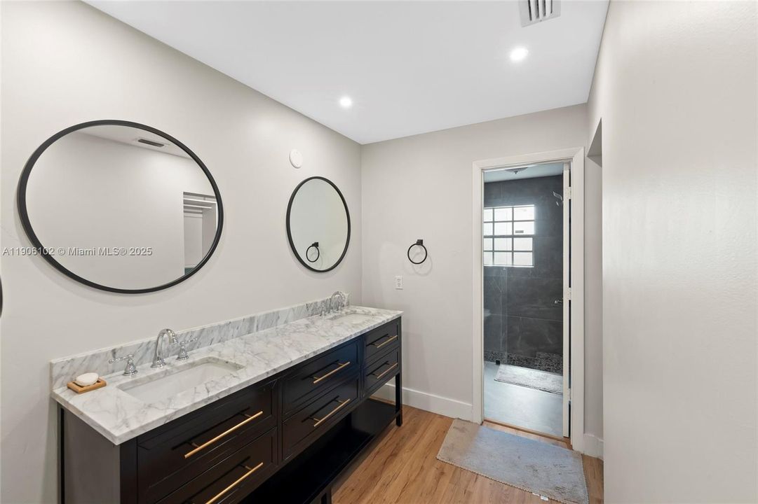 Recently Rented: $3,700 (4 beds, 2 baths, 1799 Square Feet)