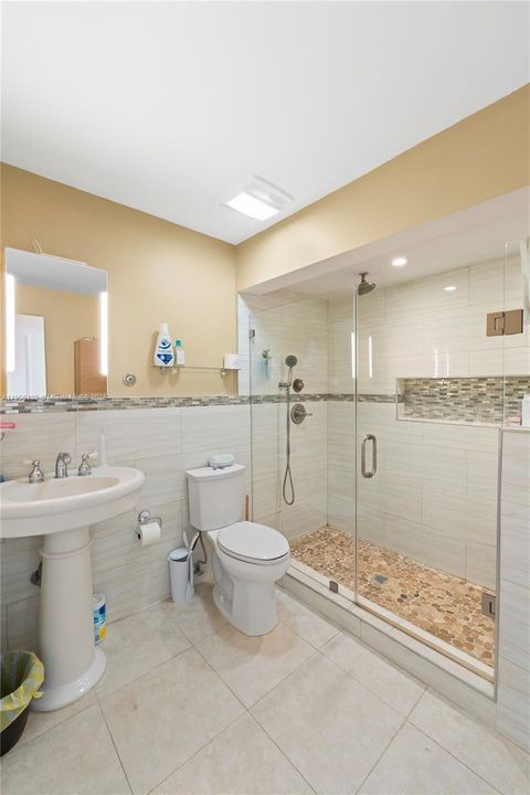 Recently Rented: $3,700 (4 beds, 2 baths, 1799 Square Feet)