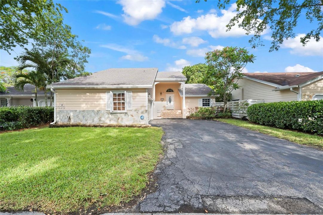 Recently Rented: $3,700 (4 beds, 2 baths, 1799 Square Feet)