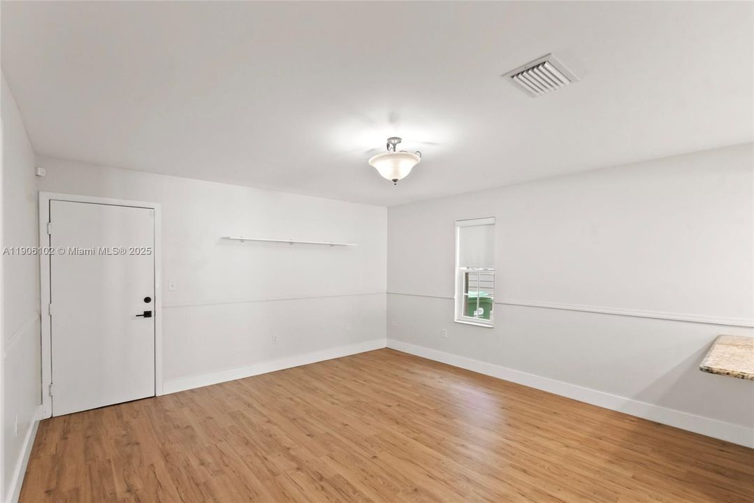 Recently Rented: $3,700 (4 beds, 2 baths, 1799 Square Feet)