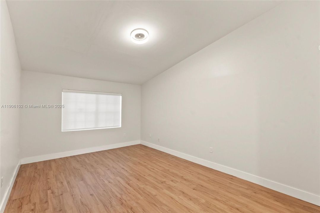 Recently Rented: $3,700 (4 beds, 2 baths, 1799 Square Feet)