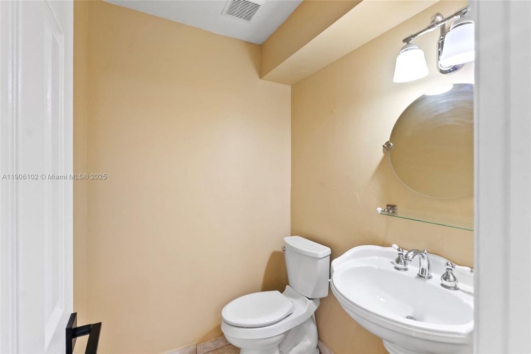 Recently Rented: $3,700 (4 beds, 2 baths, 1799 Square Feet)