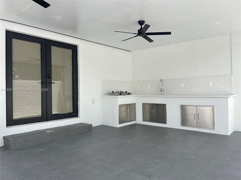 For Sale: $777,000 (3 beds, 2 baths, 1527 Square Feet)