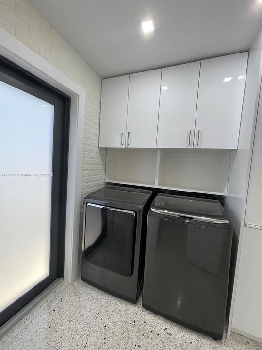 For Sale: $777,000 (3 beds, 2 baths, 1527 Square Feet)