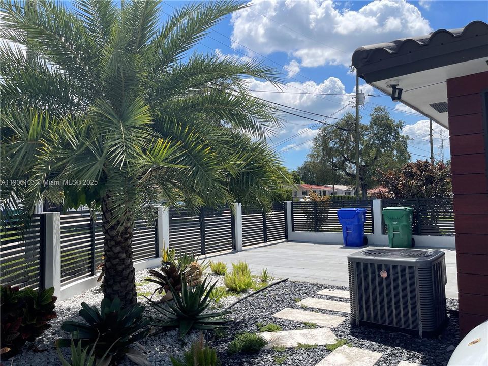 For Sale: $777,000 (3 beds, 2 baths, 1527 Square Feet)