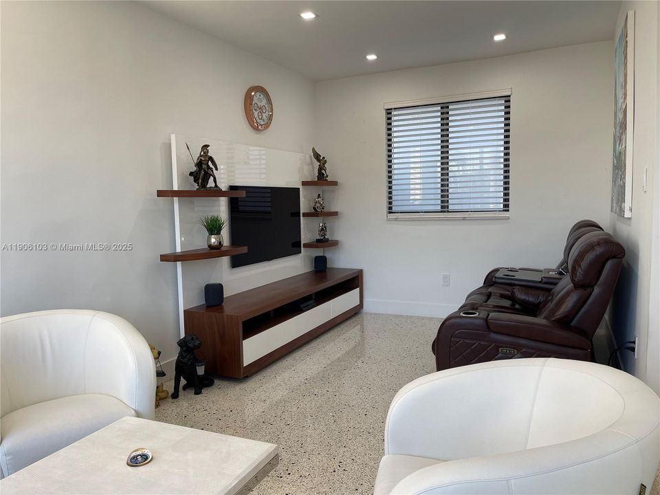 For Sale: $777,000 (3 beds, 2 baths, 1527 Square Feet)