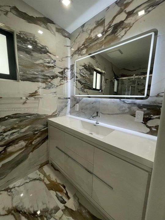 For Sale: $777,000 (3 beds, 2 baths, 1527 Square Feet)