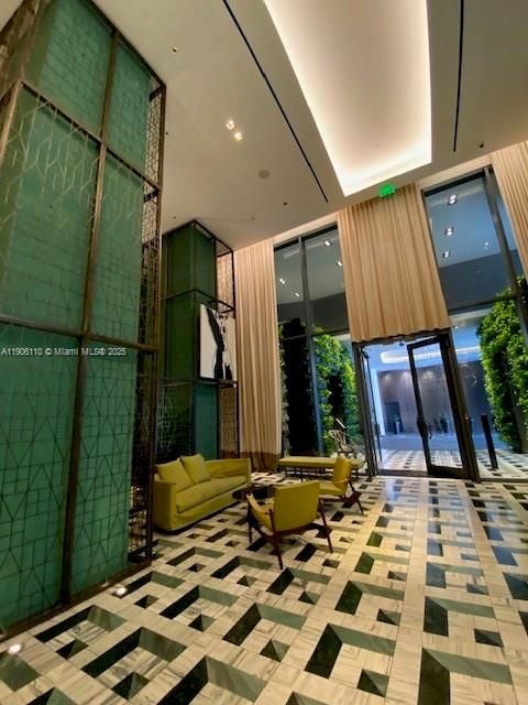 待售: $610,000 (0 贝兹, 1 浴室, 553 平方英尺)