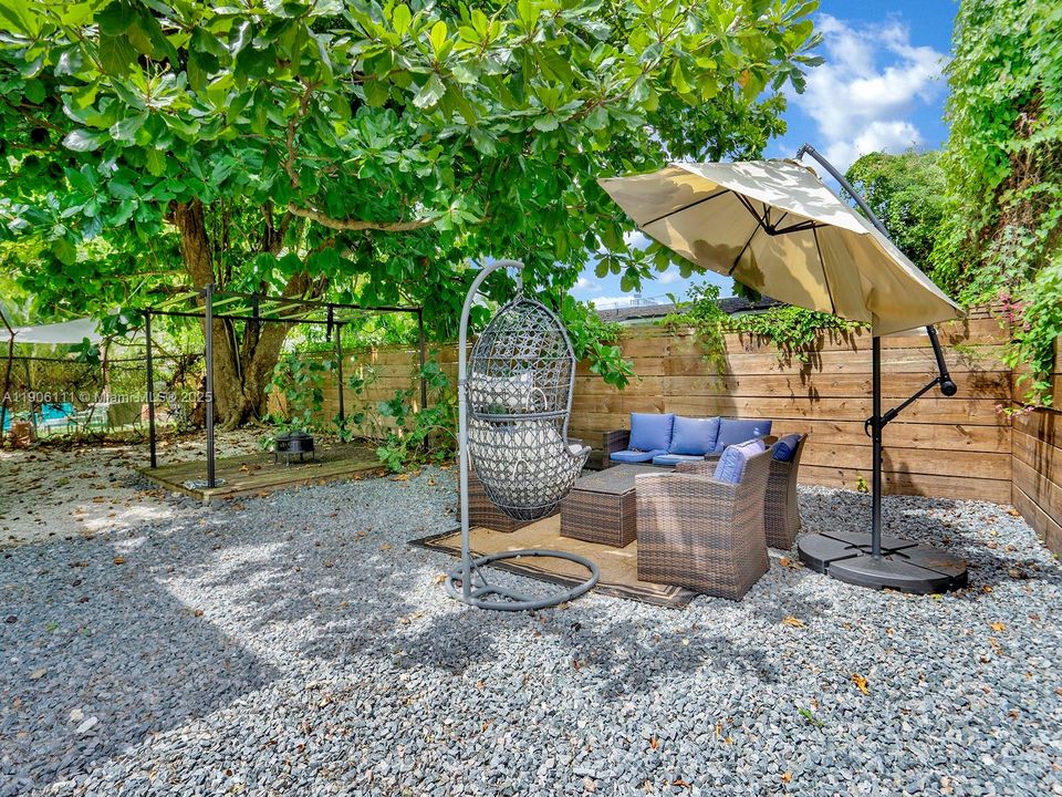 出租: $5,700 (4 贝兹, 2 浴室, 1320 平方英尺)