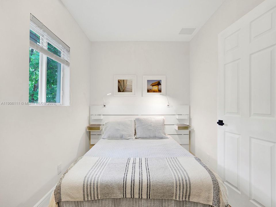 出租: $5,700 (4 贝兹, 2 浴室, 1320 平方英尺)