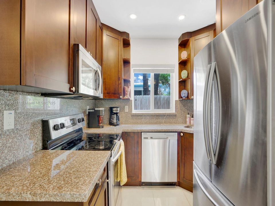 出租: $5,700 (4 贝兹, 2 浴室, 1320 平方英尺)