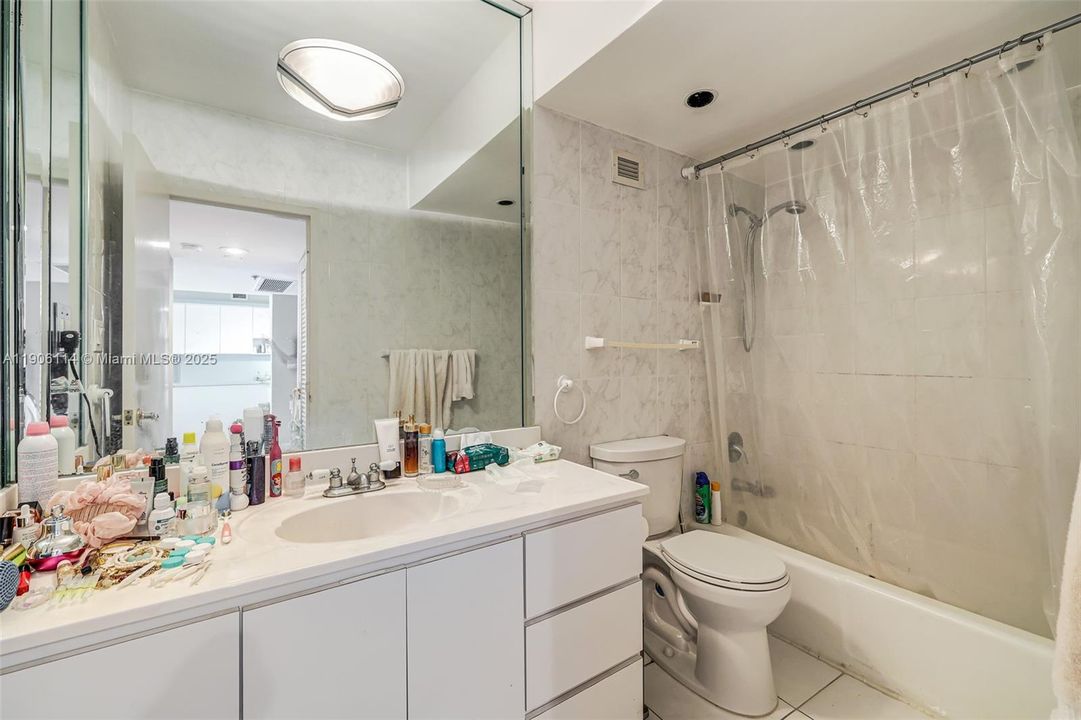 For Sale: $499,900 (1 beds, 1 baths, 820 Square Feet)