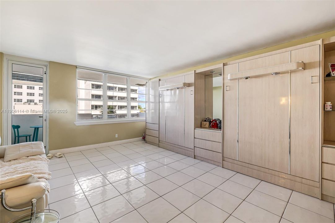 For Sale: $499,900 (1 beds, 1 baths, 820 Square Feet)