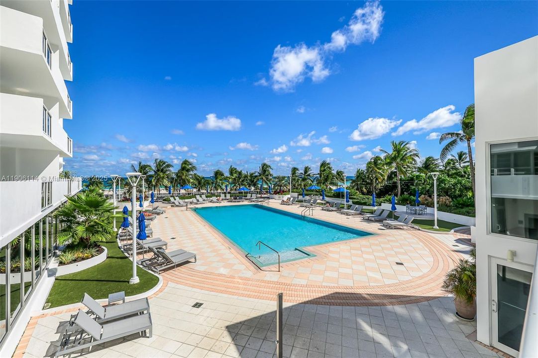 For Sale: $499,900 (1 beds, 1 baths, 820 Square Feet)