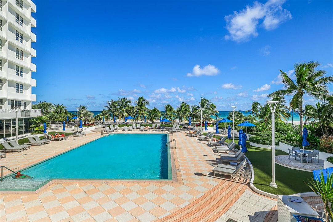 For Sale: $499,900 (1 beds, 1 baths, 820 Square Feet)