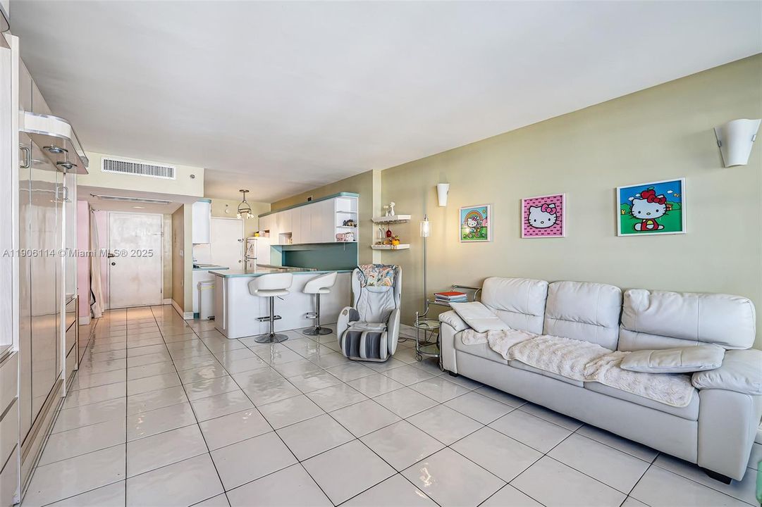 For Sale: $499,900 (1 beds, 1 baths, 820 Square Feet)