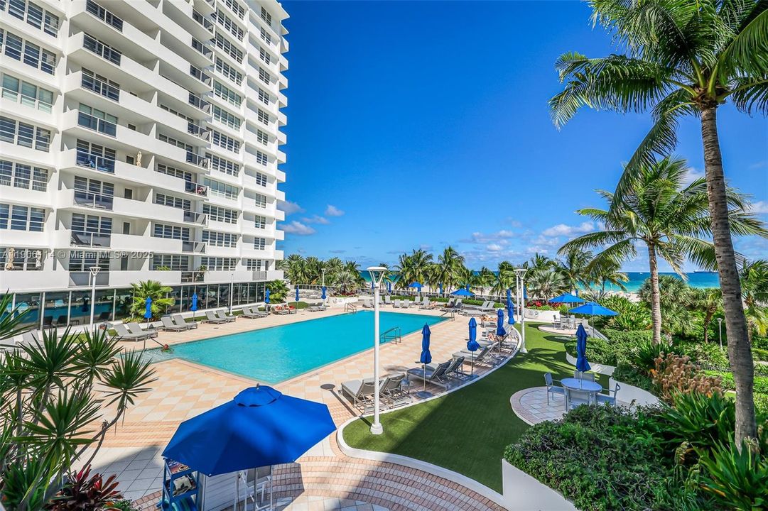 For Sale: $499,900 (1 beds, 1 baths, 820 Square Feet)