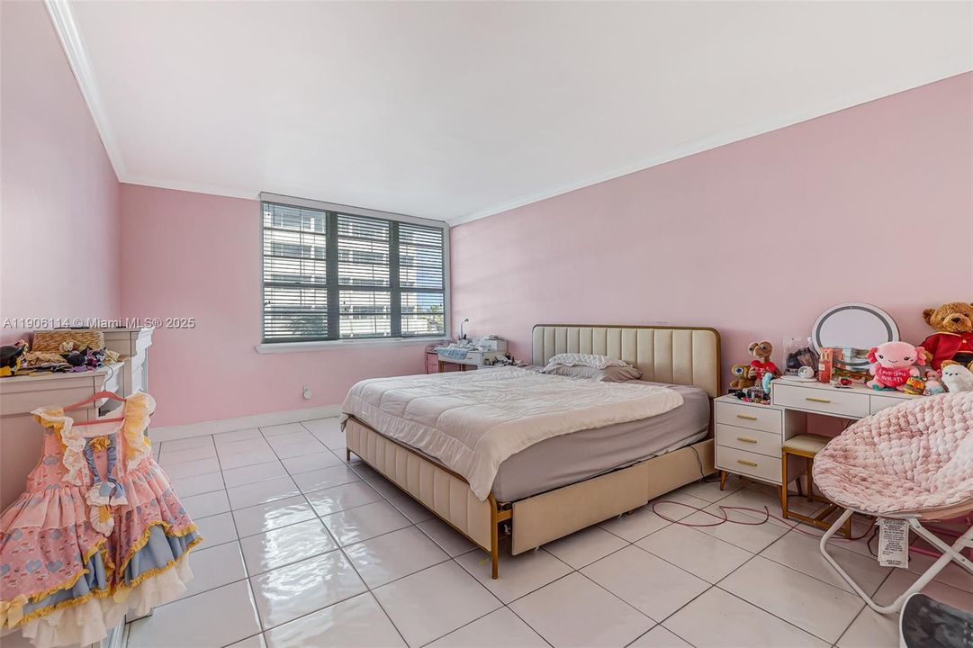 For Sale: $499,900 (1 beds, 1 baths, 820 Square Feet)