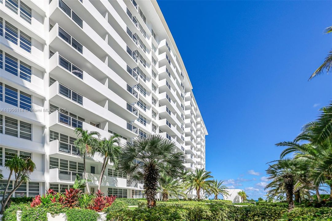 For Sale: $499,900 (1 beds, 1 baths, 820 Square Feet)