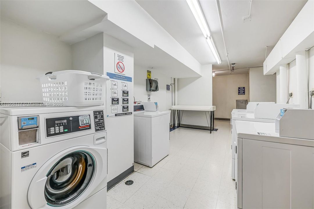 For Sale: $499,900 (1 beds, 1 baths, 820 Square Feet)