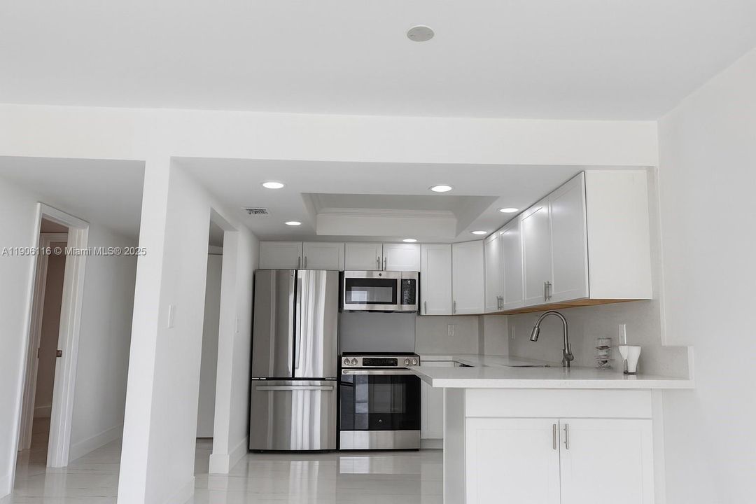 待售: $310,000 (1 贝兹, 1 浴室, 800 平方英尺)