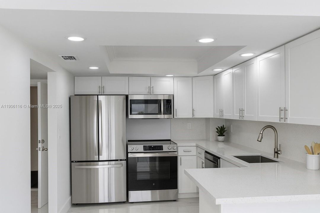 待售: $310,000 (1 贝兹, 1 浴室, 800 平方英尺)