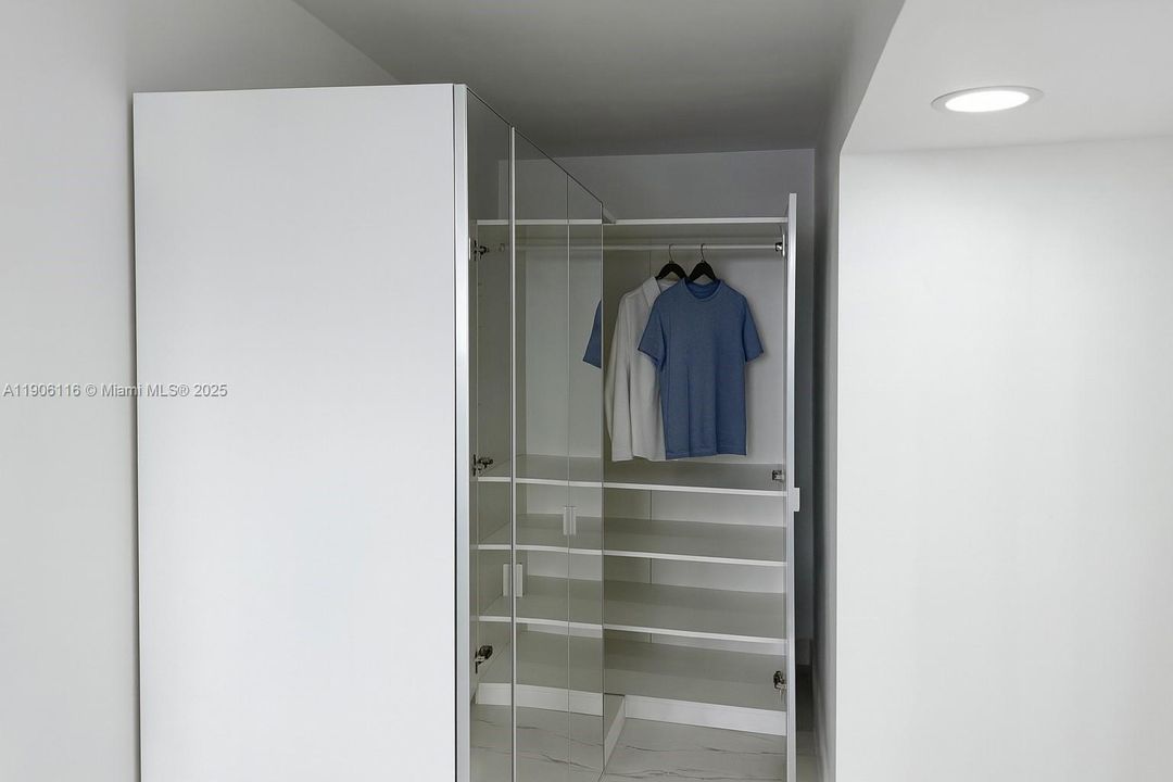 待售: $310,000 (1 贝兹, 1 浴室, 800 平方英尺)