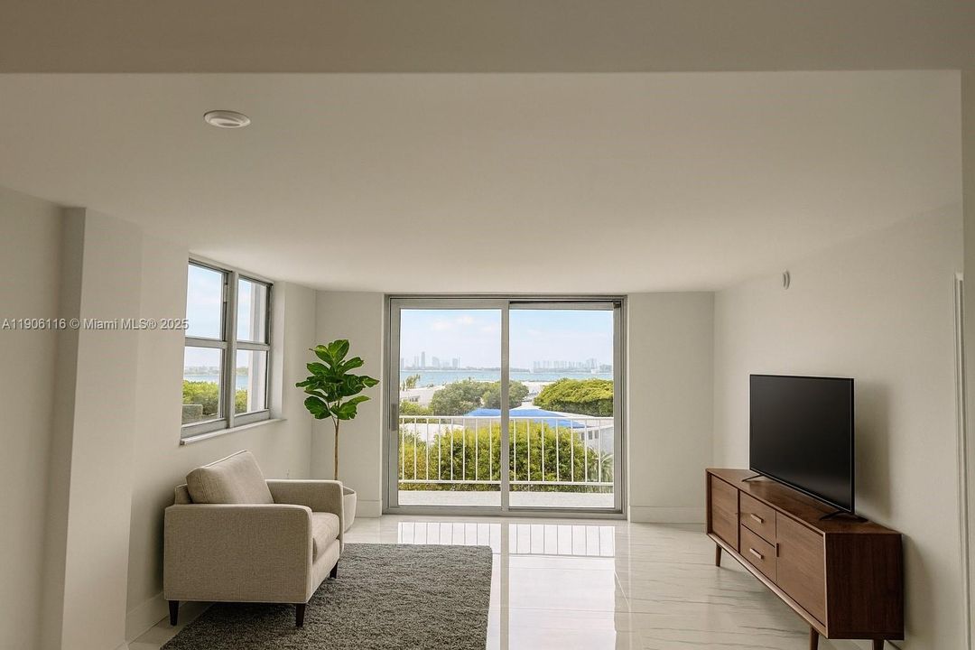 待售: $310,000 (1 贝兹, 1 浴室, 800 平方英尺)