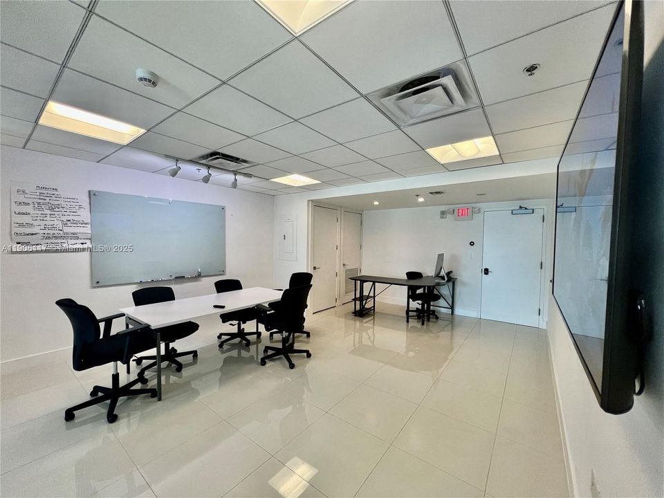 В аренду: $3,700 (0 спален, 0 ванн, 0 Квадратных фут)