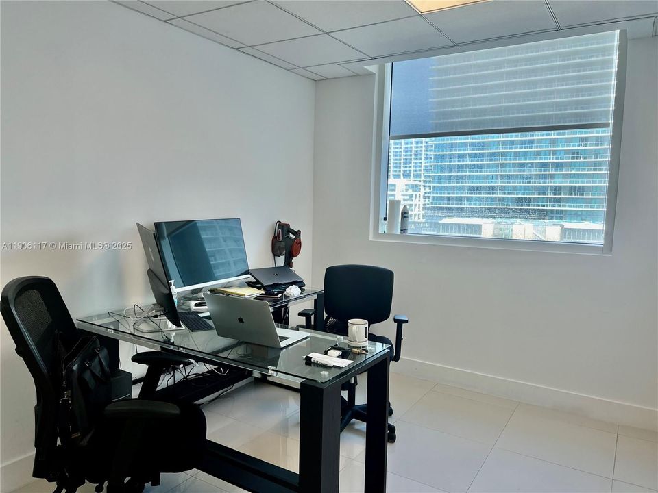 В аренду: $3,700 (0 спален, 0 ванн, 0 Квадратных фут)