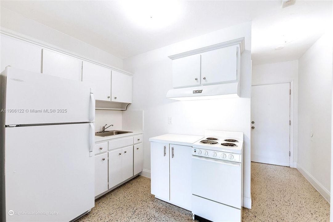 Recently Rented: $1,800 (0 beds, 1 baths, 450 Square Feet)